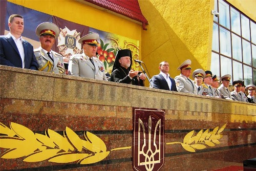 Випускників Академії сухопутних військ благословили владики-капелани (ФОТО) 